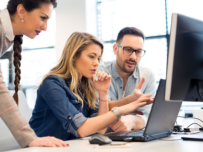 Group-of-business-people-and-software-developers-working-as-a-team-in-office